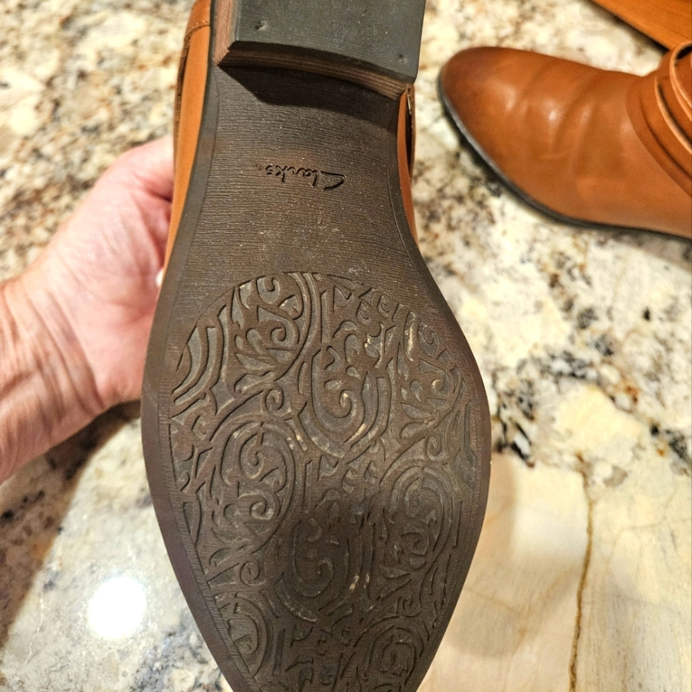 CLARK Ankle Boots - Picture 4 of 8